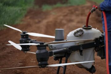 kelebihan drone sprayer untuk petani