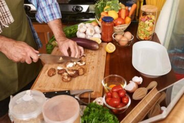 menyiapkan bahan sebelum memasak