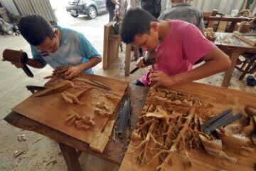produksi kerajinan kayu efisien